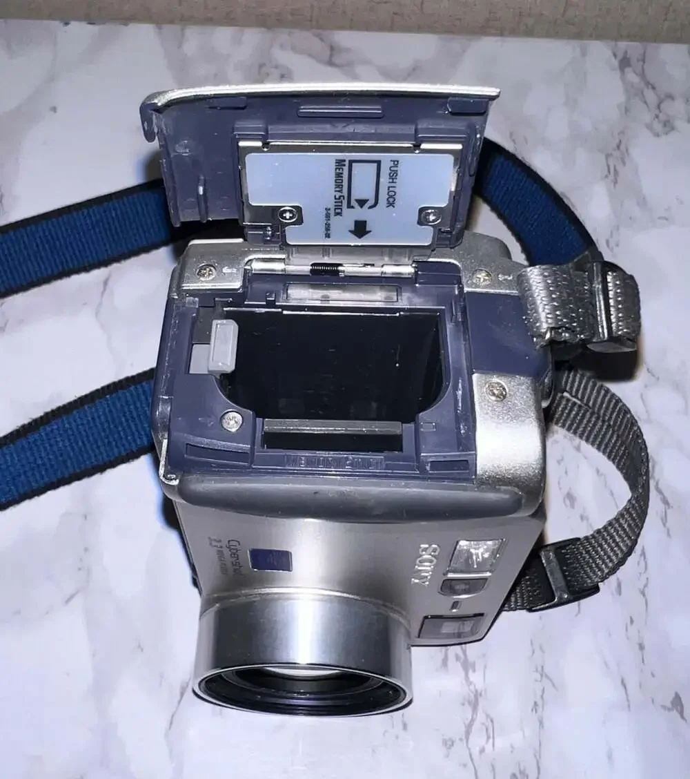 Sony Cyber-shot DSC-S70 3.3MP Digital Camera with 64MB Memory Stick & Battery